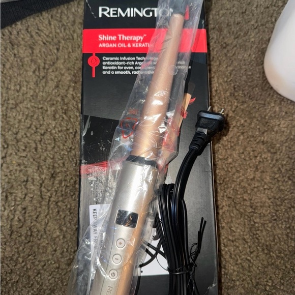 Remington Other - Remington Shine Therapy Curling Wand in Silver and Tan